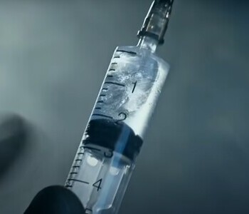 Лечение зависимости от тропикамида в Моршанске Шприц с жидкостью